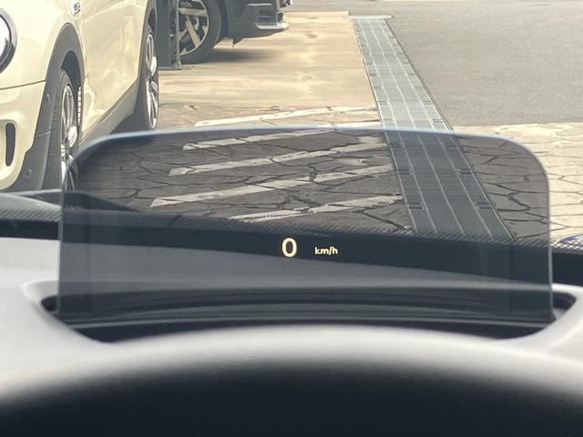 ＭＩＮＩ クーパーＳ　エッセンシャル・トリム　５ドア　認定中古車　ワンオーナー　アップルカープレイ（ワイヤレス充電付）　ヘッドアップディスプレイ　クロスレザーシート　シートヒーター　ブルートゥース接続　ＳＯＳコール　ＥＴＣ２．０　１７インチＡＷ（8枚目）