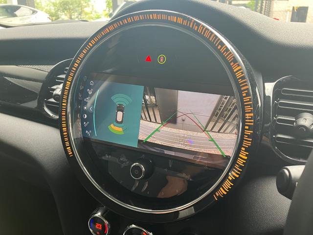 ＭＩＮＩ クーパーＳ　エッセンシャル・トリム　５ドア　認定中古車　ワンオーナー　アップルカープレイ（ワイヤレス充電付）　ヘッドアップディスプレイ　クロスレザーシート　シートヒーター　ブルートゥース接続　ＳＯＳコール　ＥＴＣ２．０　１７インチＡＷ（10枚目）