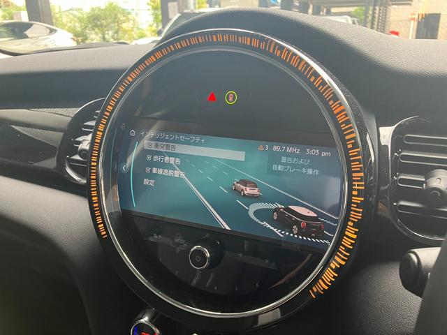 ＭＩＮＩ クーパーＳ　エッセンシャル・トリム　５ドア　認定中古車　ワンオーナー　アップルカープレイ（ワイヤレス充電付）　ヘッドアップディスプレイ　クロスレザーシート　シートヒーター　ブルートゥース接続　ＳＯＳコール　ＥＴＣ２．０　１７インチＡＷ（11枚目）