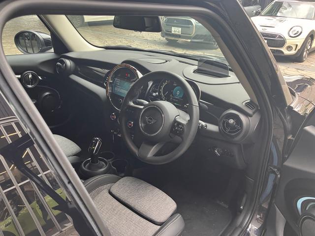 ＭＩＮＩ クーパーＳ　エッセンシャル・トリム　５ドア　認定中古車　ワンオーナー　アップルカープレイ（ワイヤレス充電付）　ヘッドアップディスプレイ　クロスレザーシート　シートヒーター　ブルートゥース接続　ＳＯＳコール　ＥＴＣ２．０　１７インチＡＷ（21枚目）