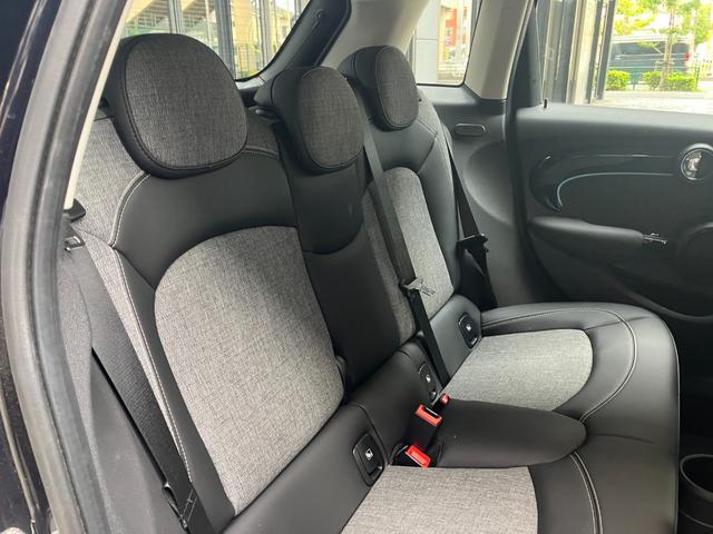 ＭＩＮＩ クーパーＳ　エッセンシャル・トリム　５ドア　認定中古車　ワンオーナー　アップルカープレイ（ワイヤレス充電付）　ヘッドアップディスプレイ　クロスレザーシート　シートヒーター　ブルートゥース接続　ＳＯＳコール　ＥＴＣ２．０　１７インチＡＷ（24枚目）