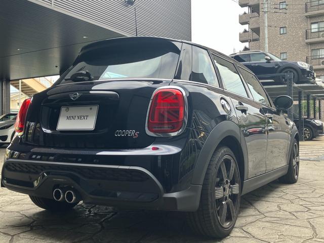ＭＩＮＩ クーパーＳ　エッセンシャル・トリム　５ドア　認定中古車　ワンオーナー　アップルカープレイ（ワイヤレス充電付）　ヘッドアップディスプレイ　クロスレザーシート　シートヒーター　ブルートゥース接続　ＳＯＳコール　ＥＴＣ２．０　１７インチＡＷ（32枚目）