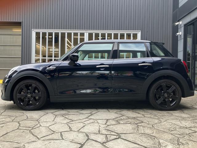 ＭＩＮＩ クーパーＳ　エッセンシャル・トリム　５ドア　認定中古車　ワンオーナー　アップルカープレイ（ワイヤレス充電付）　ヘッドアップディスプレイ　クロスレザーシート　シートヒーター　ブルートゥース接続　ＳＯＳコール　ＥＴＣ２．０　１７インチＡＷ（35枚目）