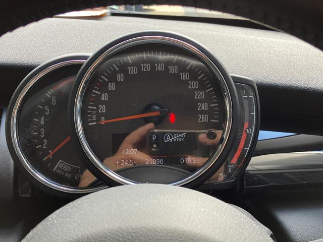 MINI クーパー バーガンディー エディション 5ドア 認定中古車 ワンオーナー タッチ式HDDナビ LEDヘッドライト バックカメラ ミュージックサーバー機能 ブルートゥース接続 ACC SOSコール 限定車専用ディスプレイリング 16インチAW(6枚目)