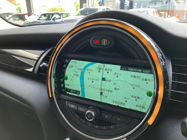MINI クーパー バーガンディー エディション 5ドア 認定中古車 ワンオーナー タッチ式HDDナビ LEDヘッドライト バックカメラ ミュージックサーバー機能 ブルートゥース接続 ACC SOSコール 限定車専用ディスプレイリング 16インチAW(9枚目)