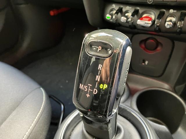 MINI クーパー バーガンディー エディション 5ドア 認定中古車 ワンオーナー タッチ式HDDナビ LEDヘッドライト バックカメラ ミュージックサーバー機能 ブルートゥース接続 ACC SOSコール 限定車専用ディスプレイリング 16インチAW(14枚目)