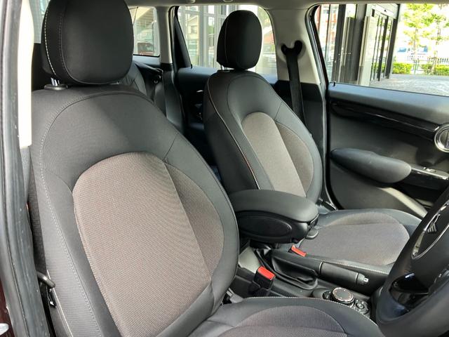 MINI クーパー バーガンディー エディション 5ドア 認定中古車 ワンオーナー タッチ式HDDナビ LEDヘッドライト バックカメラ ミュージックサーバー機能 ブルートゥース接続 ACC SOSコール 限定車専用ディスプレイリング 16インチAW(17枚目)