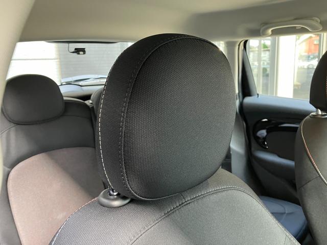 MINI クーパー バーガンディー エディション 5ドア 認定中古車 ワンオーナー タッチ式HDDナビ LEDヘッドライト バックカメラ ミュージックサーバー機能 ブルートゥース接続 ACC SOSコール 限定車専用ディスプレイリング 16インチAW(18枚目)