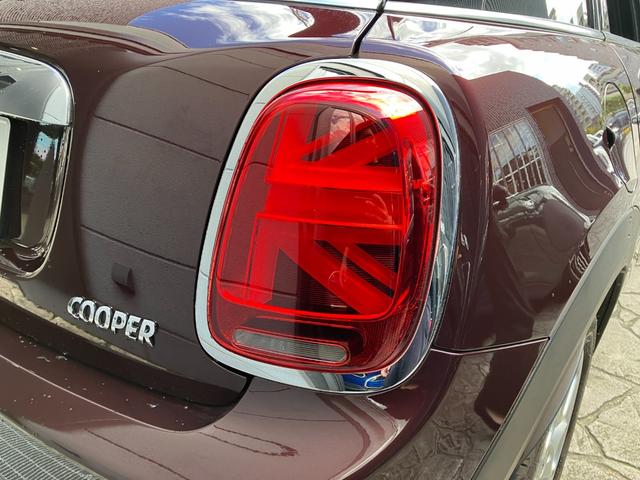 MINI クーパー バーガンディー エディション 5ドア 認定中古車 ワンオーナー タッチ式HDDナビ LEDヘッドライト バックカメラ ミュージックサーバー機能 ブルートゥース接続 ACC SOSコール 限定車専用ディスプレイリング 16インチAW(21枚目)