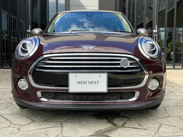 MINI クーパー バーガンディー エディション 5ドア 認定中古車 ワンオーナー タッチ式HDDナビ LEDヘッドライト バックカメラ ミュージックサーバー機能 ブルートゥース接続 ACC SOSコール 限定車専用ディスプレイリング 16インチAW(22枚目)