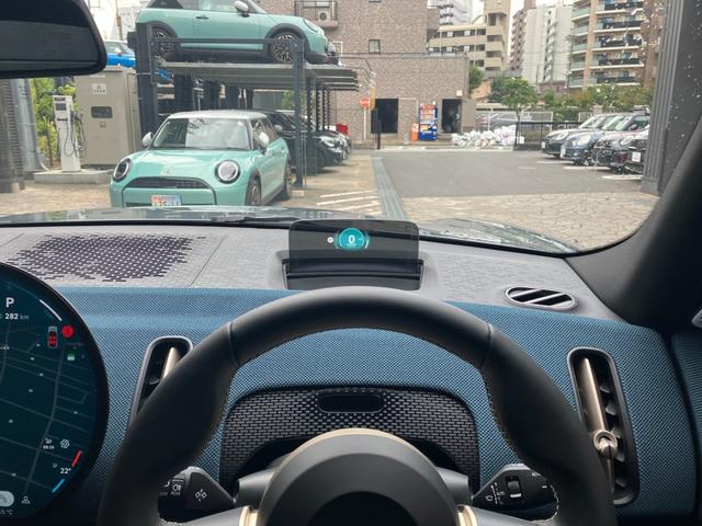 ＭＩＮＩ カントリーマンＳオール４　フェイバリット・トリム　認定中古車　パノラマサンルーフ　フェイバードトリム　Ｍパッケージ（ハーマンカードンオーディオ・電動アクティブシート・シートヒーター）　純正タッチ式ナビ　全方位カメラ　ＳＯＳコール　２０インチＡＷ（5枚目）