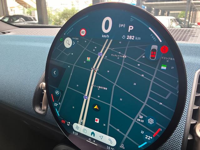 ＭＩＮＩ カントリーマンＳオール４　フェイバリット・トリム　認定中古車　パノラマサンルーフ　フェイバードトリム　Ｍパッケージ（ハーマンカードンオーディオ・電動アクティブシート・シートヒーター）　純正タッチ式ナビ　全方位カメラ　ＳＯＳコール　２０インチＡＷ（8枚目）