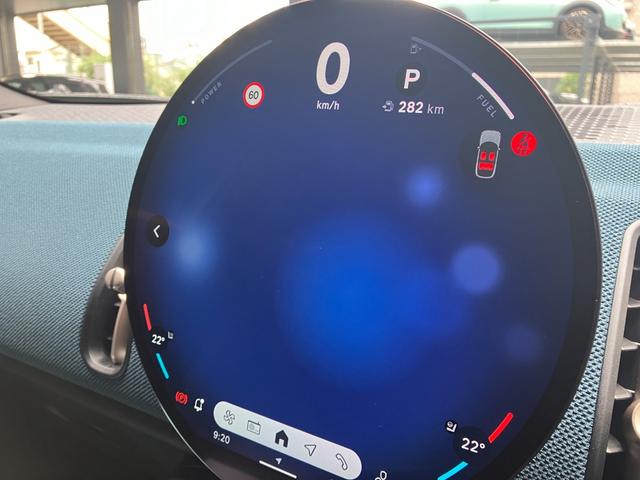 ＭＩＮＩ カントリーマンＳオール４　フェイバリット・トリム　認定中古車　パノラマサンルーフ　フェイバードトリム　Ｍパッケージ（ハーマンカードンオーディオ・電動アクティブシート・シートヒーター）　純正タッチ式ナビ　全方位カメラ　ＳＯＳコール　２０インチＡＷ（16枚目）