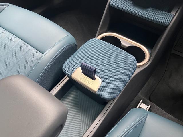 ＭＩＮＩ カントリーマンＳオール４　フェイバリット・トリム　認定中古車　パノラマサンルーフ　フェイバードトリム　Ｍパッケージ（ハーマンカードンオーディオ・電動アクティブシート・シートヒーター）　純正タッチ式ナビ　全方位カメラ　ＳＯＳコール　２０インチＡＷ（18枚目）