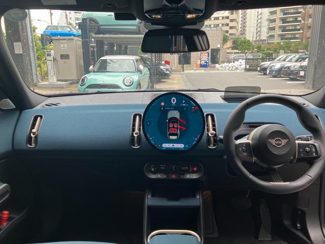 ＭＩＮＩ カントリーマンＳオール４　フェイバリット・トリム　認定中古車　パノラマサンルーフ　フェイバードトリム　Ｍパッケージ（ハーマンカードンオーディオ・電動アクティブシート・シートヒーター）　純正タッチ式ナビ　全方位カメラ　ＳＯＳコール　２０インチＡＷ（26枚目）