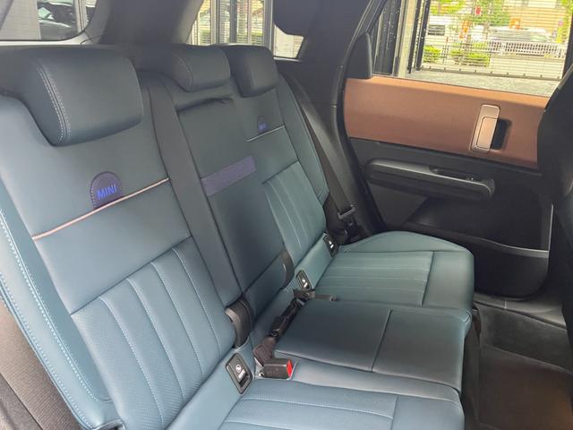 ＭＩＮＩ カントリーマンＳオール４　フェイバリット・トリム　認定中古車　パノラマサンルーフ　フェイバードトリム　Ｍパッケージ（ハーマンカードンオーディオ・電動アクティブシート・シートヒーター）　純正タッチ式ナビ　全方位カメラ　ＳＯＳコール　２０インチＡＷ（33枚目）