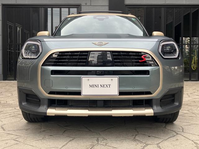 ＭＩＮＩ カントリーマンＳオール４　フェイバリット・トリム　認定中古車　パノラマサンルーフ　フェイバードトリム　Ｍパッケージ（ハーマンカードンオーディオ・電動アクティブシート・シートヒーター）　純正タッチ式ナビ　全方位カメラ　ＳＯＳコール　２０インチＡＷ（42枚目）