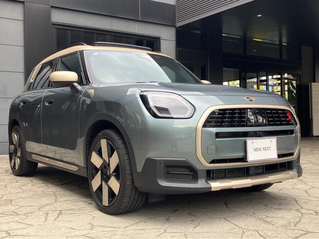 ＭＩＮＩ カントリーマンＳオール４　フェイバリット・トリム　認定中古車　パノラマサンルーフ　フェイバードトリム　Ｍパッケージ（ハーマンカードンオーディオ・電動アクティブシート・シートヒーター）　純正タッチ式ナビ　全方位カメラ　ＳＯＳコール　２０インチＡＷ（43枚目）