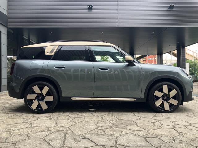 ＭＩＮＩ カントリーマンＳオール４　フェイバリット・トリム　認定中古車　パノラマサンルーフ　フェイバードトリム　Ｍパッケージ（ハーマンカードンオーディオ・電動アクティブシート・シートヒーター）　純正タッチ式ナビ　全方位カメラ　ＳＯＳコール　２０インチＡＷ（44枚目）