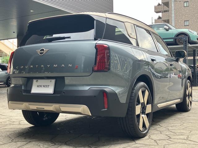 ＭＩＮＩ カントリーマンＳオール４　フェイバリット・トリム　認定中古車　パノラマサンルーフ　フェイバードトリム　Ｍパッケージ（ハーマンカードンオーディオ・電動アクティブシート・シートヒーター）　純正タッチ式ナビ　全方位カメラ　ＳＯＳコール　２０インチＡＷ（45枚目）