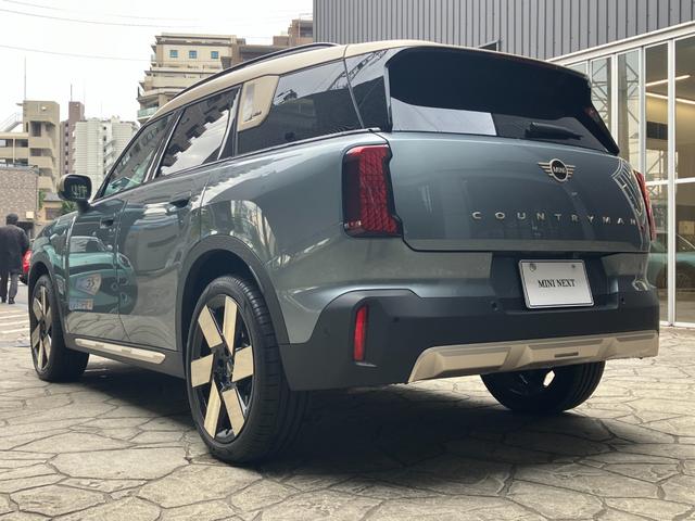 ＭＩＮＩ カントリーマンＳオール４　フェイバリット・トリム　認定中古車　パノラマサンルーフ　フェイバードトリム　Ｍパッケージ（ハーマンカードンオーディオ・電動アクティブシート・シートヒーター）　純正タッチ式ナビ　全方位カメラ　ＳＯＳコール　２０インチＡＷ（47枚目）