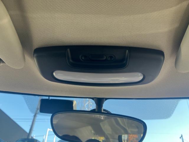 MINI クーパー 認定中古車 ワンオーナー 6速M/T 純正HDDナビゲーション バックカメラ PDCセンサー 純正17インチAW センターボンネットストライプ サイドミラーキャップチェッカーフラッグ(17枚目)