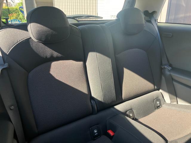 MINI クーパー 認定中古車 ワンオーナー 6速M/T 純正HDDナビゲーション バックカメラ PDCセンサー 純正17インチAW センターボンネットストライプ サイドミラーキャップチェッカーフラッグ(21枚目)