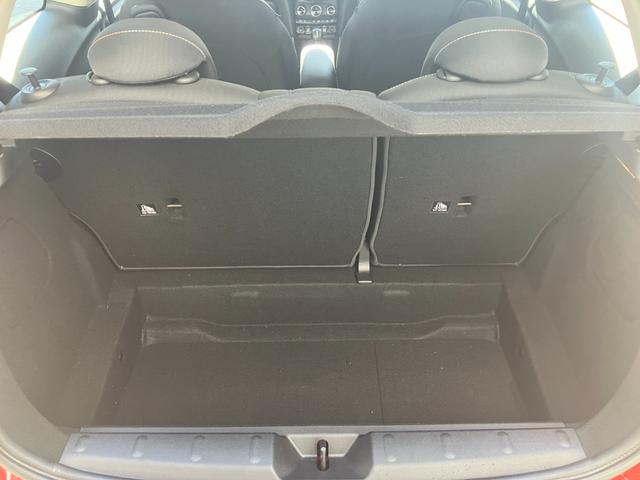 MINI クーパー 認定中古車 ワンオーナー 6速M/T 純正HDDナビゲーション バックカメラ PDCセンサー 純正17インチAW センターボンネットストライプ サイドミラーキャップチェッカーフラッグ(22枚目)