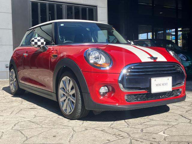 MINI クーパー 認定中古車 ワンオーナー 6速M/T 純正HDDナビゲーション バックカメラ PDCセンサー 純正17インチAW センターボンネットストライプ サイドミラーキャップチェッカーフラッグ(27枚目)
