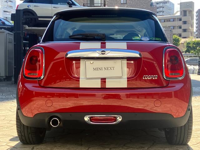 MINI クーパー 認定中古車 ワンオーナー 6速M/T 純正HDDナビゲーション バックカメラ PDCセンサー 純正17インチAW センターボンネットストライプ サイドミラーキャップチェッカーフラッグ(29枚目)