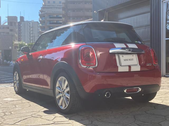 MINI クーパー 認定中古車 ワンオーナー 6速M/T 純正HDDナビゲーション バックカメラ PDCセンサー 純正17インチAW センターボンネットストライプ サイドミラーキャップチェッカーフラッグ(30枚目)
