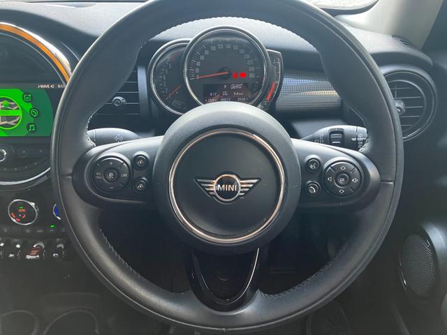 MINI クーパー 3ドア 認定中古車 ワンオーナー タッチ式HDDナビ LEDヘッドライト バックカメラ シートヒーター ミュージックサーバー機能 ブルートゥース接続 ACC SOSコール 16インチAW(3枚目)