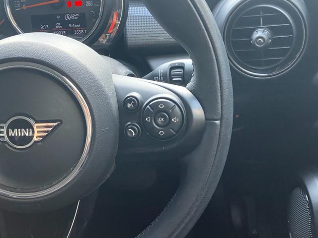 MINI クーパー 3ドア 認定中古車 ワンオーナー タッチ式HDDナビ LEDヘッドライト バックカメラ シートヒーター ミュージックサーバー機能 ブルートゥース接続 ACC SOSコール 16インチAW(5枚目)