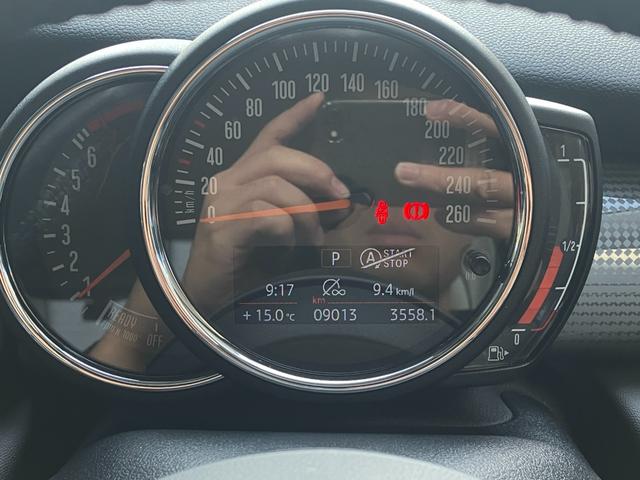 MINI クーパー 3ドア 認定中古車 ワンオーナー タッチ式HDDナビ LEDヘッドライト バックカメラ シートヒーター ミュージックサーバー機能 ブルートゥース接続 ACC SOSコール 16インチAW(6枚目)