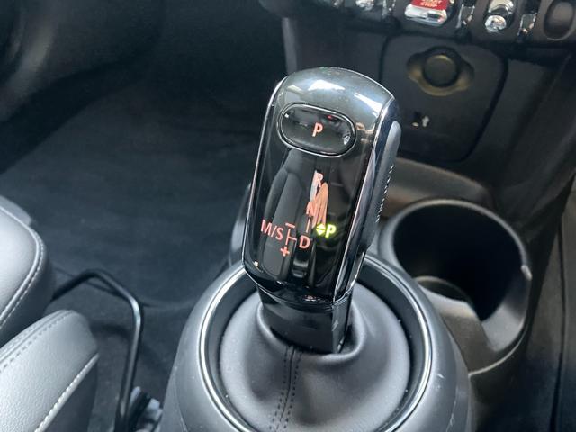 MINI クーパー 3ドア 認定中古車 ワンオーナー タッチ式HDDナビ LEDヘッドライト バックカメラ シートヒーター ミュージックサーバー機能 ブルートゥース接続 ACC SOSコール 16インチAW(16枚目)