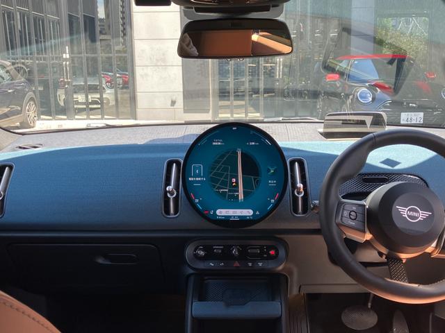 ＭＩＮＩ カントリーマンＳＥオール４　フェイバリット・トリム　認定中古車　当社元デモカー　パノラマサンルーフ　フェイバードトリム　Ｍパッケージ（電動シート・ハーマンカードンオーディオ・リアダークガラス）　全方位カメラ　タッチ式純正ナビ　ＡＣＣ　ＳＯＳ　１９ＡＷ（2枚目）