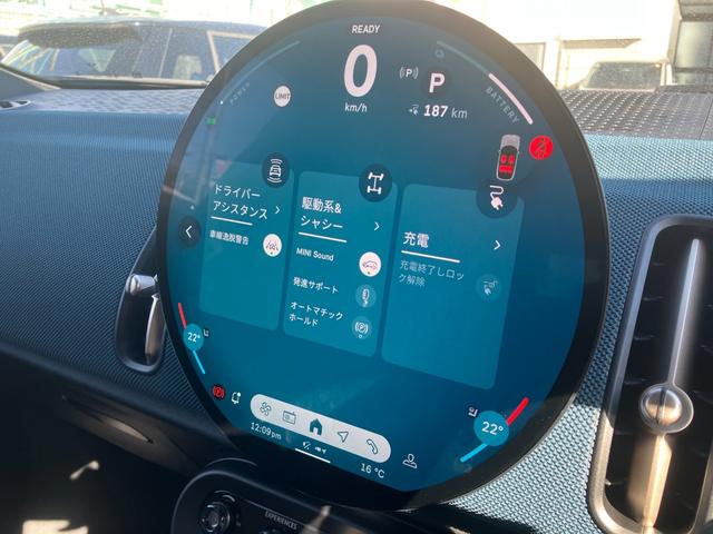 ＭＩＮＩ カントリーマンＳＥオール４　フェイバリット・トリム　認定中古車　当社元デモカー　パノラマサンルーフ　フェイバードトリム　Ｍパッケージ（電動シート・ハーマンカードンオーディオ・リアダークガラス）　全方位カメラ　タッチ式純正ナビ　ＡＣＣ　ＳＯＳ　１９ＡＷ（12枚目）
