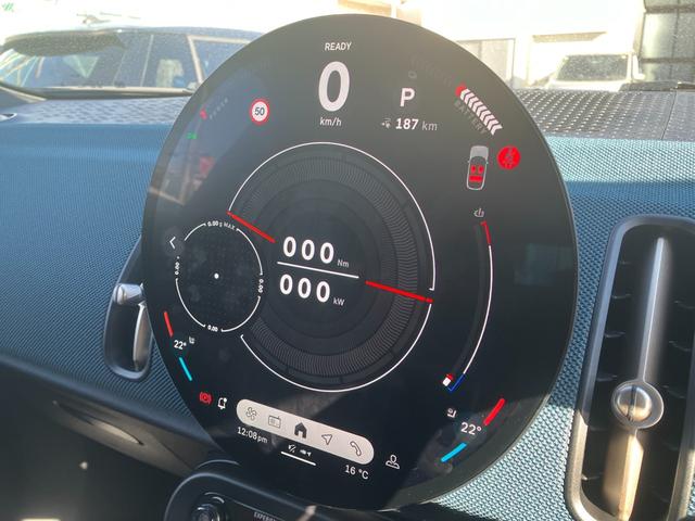 ＭＩＮＩ カントリーマンＳＥオール４　フェイバリット・トリム　認定中古車　当社元デモカー　パノラマサンルーフ　フェイバードトリム　Ｍパッケージ（電動シート・ハーマンカードンオーディオ・リアダークガラス）　全方位カメラ　タッチ式純正ナビ　ＡＣＣ　ＳＯＳ　１９ＡＷ（15枚目）