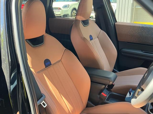 ＭＩＮＩ カントリーマンＳＥオール４　フェイバリット・トリム　認定中古車　当社元デモカー　パノラマサンルーフ　フェイバードトリム　Ｍパッケージ（電動シート・ハーマンカードンオーディオ・リアダークガラス）　全方位カメラ　タッチ式純正ナビ　ＡＣＣ　ＳＯＳ　１９ＡＷ（37枚目）