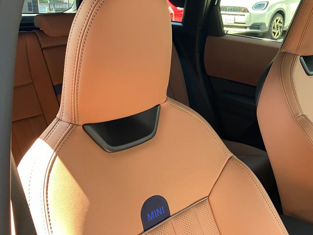 ＭＩＮＩ カントリーマンＳＥオール４　フェイバリット・トリム　認定中古車　当社元デモカー　パノラマサンルーフ　フェイバードトリム　Ｍパッケージ（電動シート・ハーマンカードンオーディオ・リアダークガラス）　全方位カメラ　タッチ式純正ナビ　ＡＣＣ　ＳＯＳ　１９ＡＷ（38枚目）