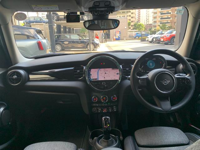 MINI クーパーD クラシック・トリム 5ドア 認定中古車 ワンオーナー タッチ式HDDナビ LEDヘッドライト バックカメラ ミュージックサーバー機能 ブルートゥース接続 SOSコール ドライビングモード 16インチAW(2枚目)