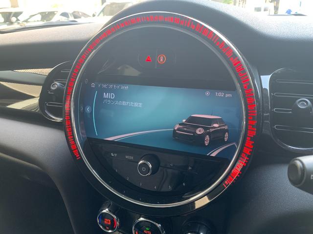 MINI クーパーD クラシック・トリム 5ドア 認定中古車 ワンオーナー タッチ式HDDナビ LEDヘッドライト バックカメラ ミュージックサーバー機能 ブルートゥース接続 SOSコール ドライビングモード 16インチAW(11枚目)