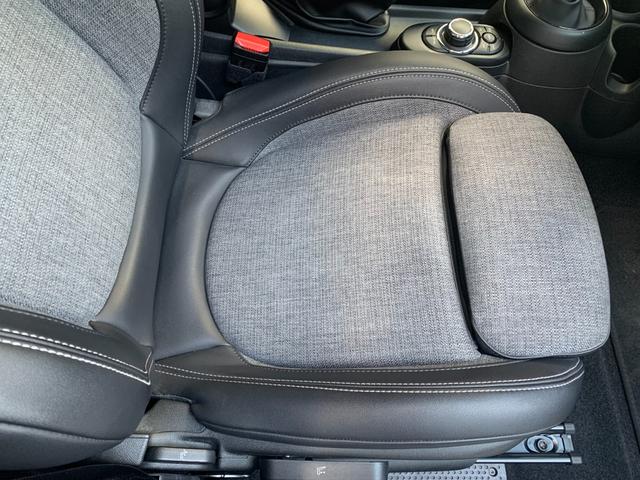 MINI クーパーD クラシック・トリム 5ドア 認定中古車 ワンオーナー タッチ式HDDナビ LEDヘッドライト バックカメラ ミュージックサーバー機能 ブルートゥース接続 SOSコール ドライビングモード 16インチAW(25枚目)