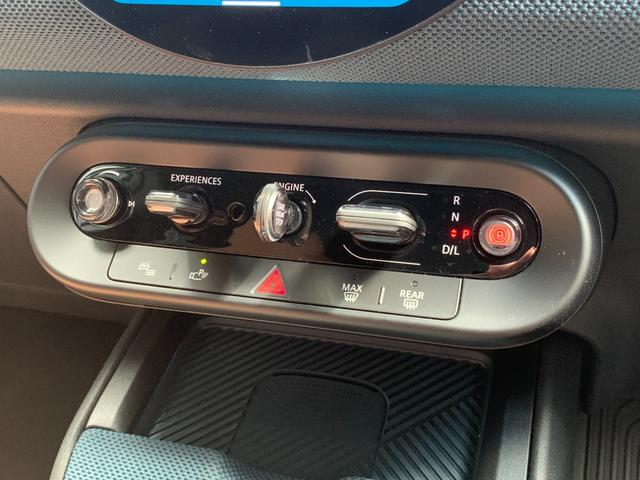 ＭＩＮＩ カントリーマンＣ　フェイバリット・トリム　認定中古車　フェイバードトリム　Ｍパッケージ（電動シート・ハーマンカードンオーディオ・リアダークガラス）　純正タッチ式ナビ　　ヘッドアップディスプレイ　シートヒーター　ＡＣＣ　ＳＯＳ　１９インチＡＷ（12枚目）