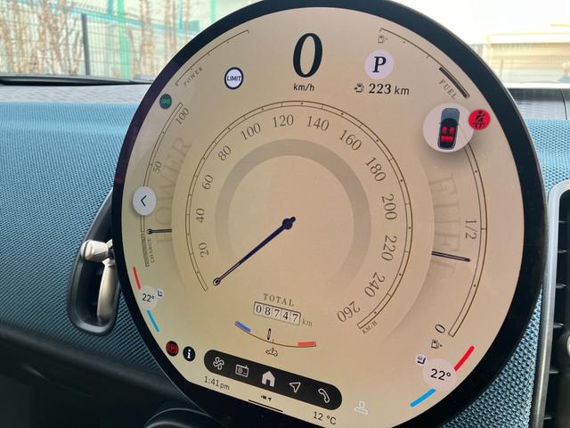 ＭＩＮＩ カントリーマンＣ　フェイバリット・トリム　認定中古車　フェイバードトリム　Ｍパッケージ（電動シート・ハーマンカードンオーディオ・リアダークガラス）　純正タッチ式ナビ　　ヘッドアップディスプレイ　シートヒーター　ＡＣＣ　ＳＯＳ　１９インチＡＷ（22枚目）