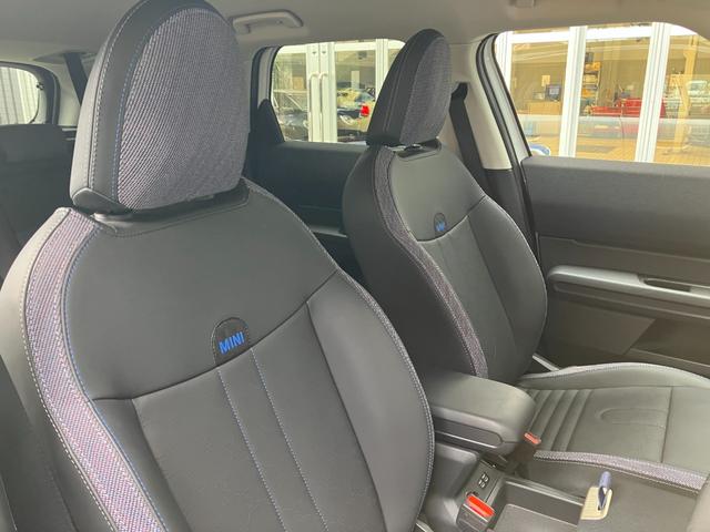 ＭＩＮＩ カントリーマンＳＥオール４　クラシック・トリム　認定中古車　フェイバードトリム　Ｍパッケージ（電動シート・ハーマンカードンオーディオ・リアダークガラス）　純正タッチ式ナビ　　ヘッドアップディスプレイ　シートヒーター　ＡＣＣ　ＳＯＳ　１８インチＡＷ（33枚目）