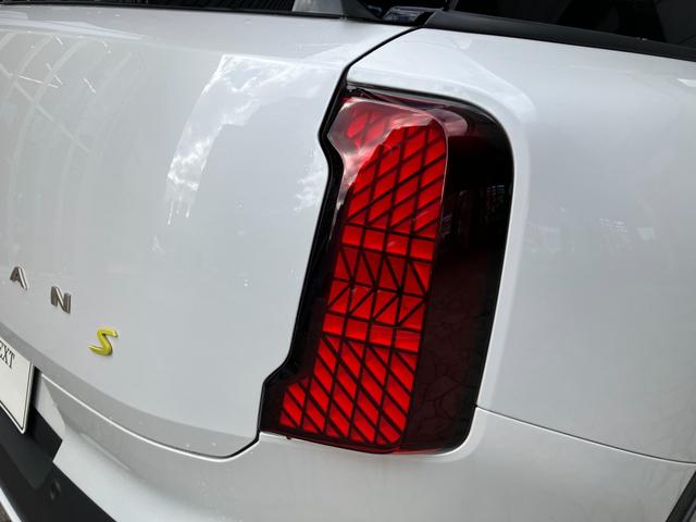 ＭＩＮＩ カントリーマンＳＥオール４　クラシック・トリム　認定中古車　フェイバードトリム　Ｍパッケージ（電動シート・ハーマンカードンオーディオ・リアダークガラス）　純正タッチ式ナビ　　ヘッドアップディスプレイ　シートヒーター　ＡＣＣ　ＳＯＳ　１８インチＡＷ（39枚目）