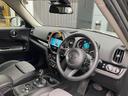 クーパーＳＤ　クロスオーバー　オール４　認定中古車　ワンオーナー　タッチ式ＨＤＤナビ　ＬＥＤヘッドライト　バックカメラ　シートヒーター　ミュージックサーバー機能　ブルートゥース接続　ＡＣＣ　ＳＯＳコール　ＥＴＣ２．０　１８インチＡＷ（17枚目）