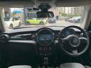 ＭＩＮＩ クーパー　カムデン・エディション　３ドア　認定中古車　アップルカープレイ　ＬＥＤヘッドライト　バックカメラ　ピアノブラック・エクステリア　シートヒーター　ＡＣＣ　ＳＯＳコール　ブルートゥース接続　専用サイドスカットル　１７インチＡＷ（2枚目）