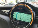 クーパー バーガンディー エディション 5ドア 認定中古車 ワンオーナー タッチ式HDDナビ LEDヘッドライト バックカメラ ミュージックサーバー機能 ブルートゥース接続 ACC SOSコール 限定車専用ディスプレイリング 16インチAW(9枚目)